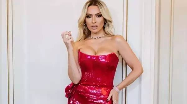 Okan Buruk ile adı anılmıştı! Hadise'nin yeni sevgilisi görenleri şaşırttı 1